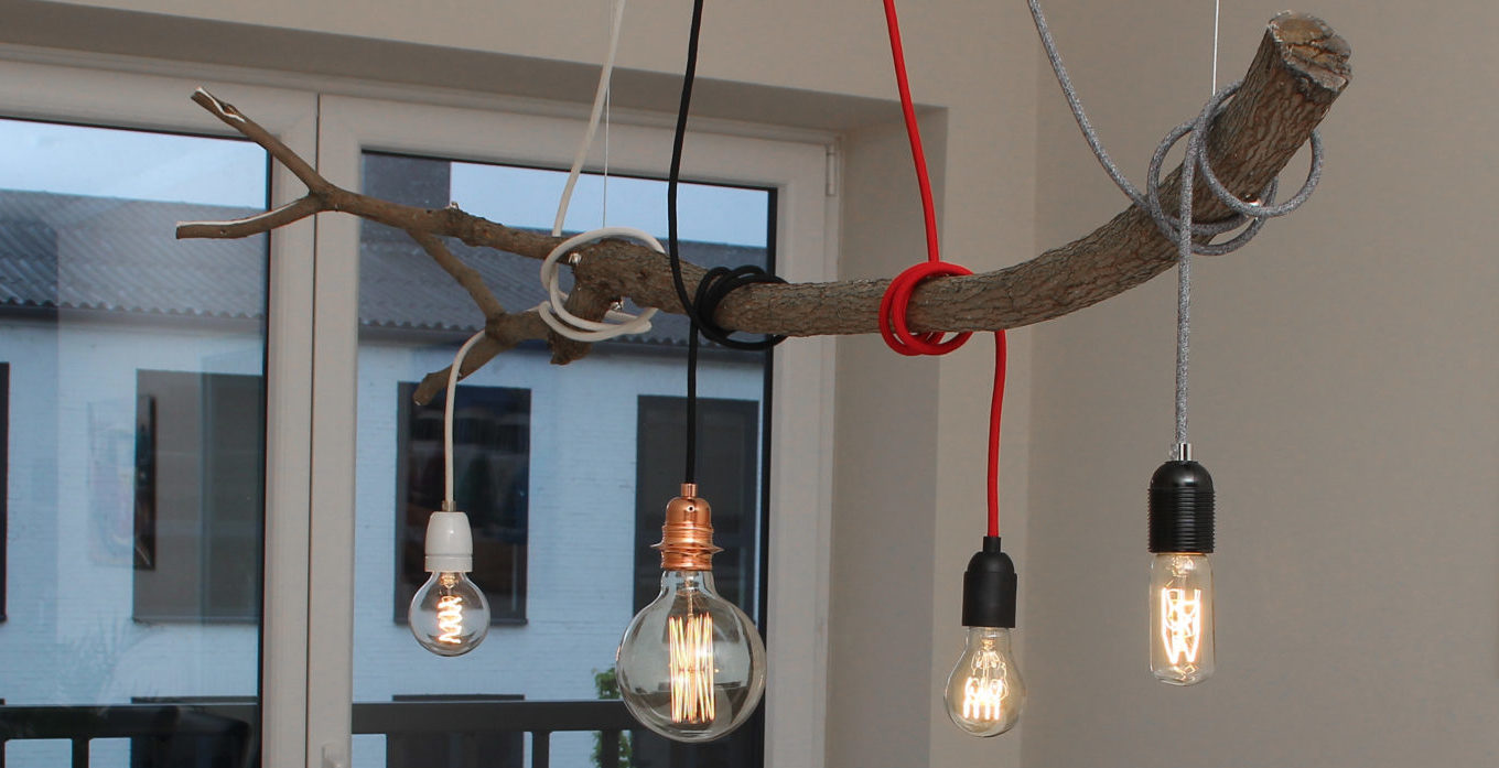 Natürliche Eleganz: Die Ast Lampe für Ihre Decke