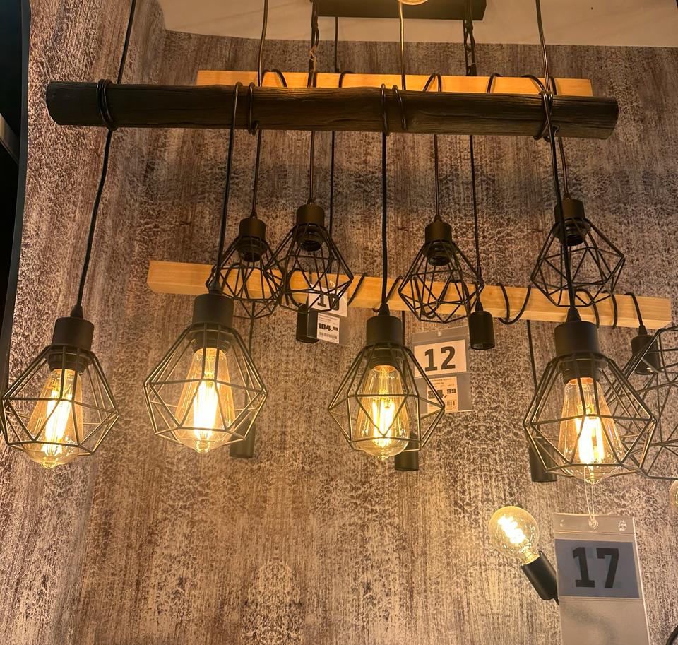 Die Eleganz von Ecklampen an der Decke: Stilvolle Beleuchtungslösungen für Ihr Zuhause