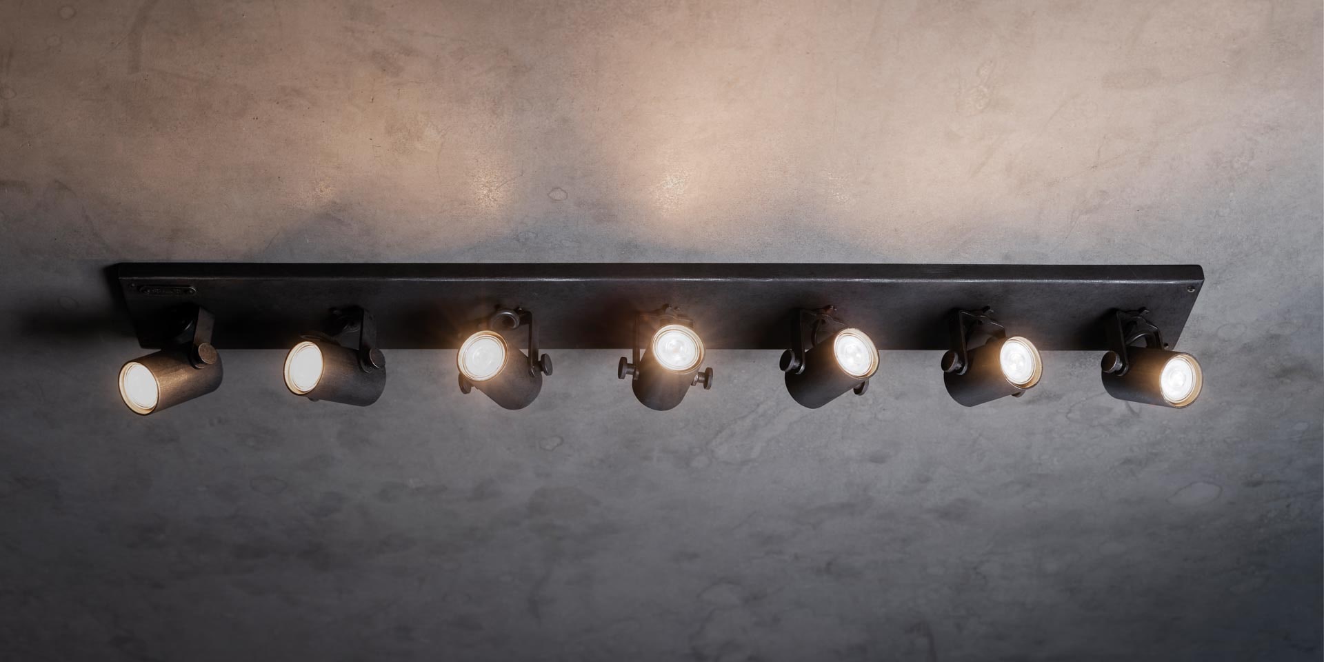 Moderne Deckenstrahler: Funktionalität und Design in einem